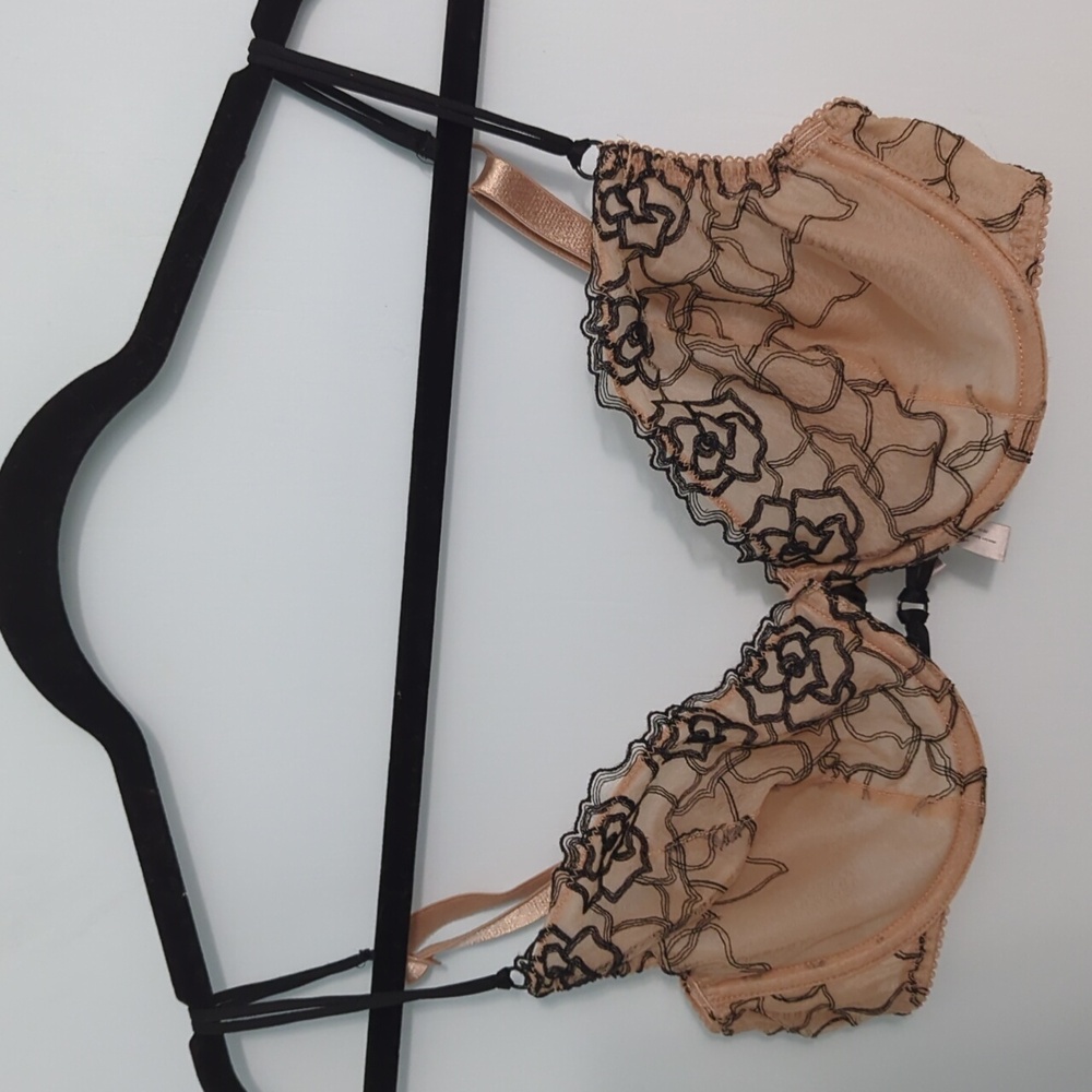 Victoria Secret Sz 34D Tan Underwire Unpadded Bra with Black Floral Accents